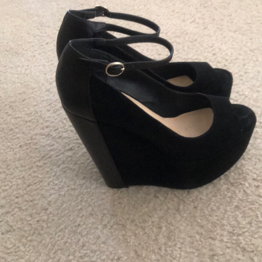 Shoes - Picture 2 of 4